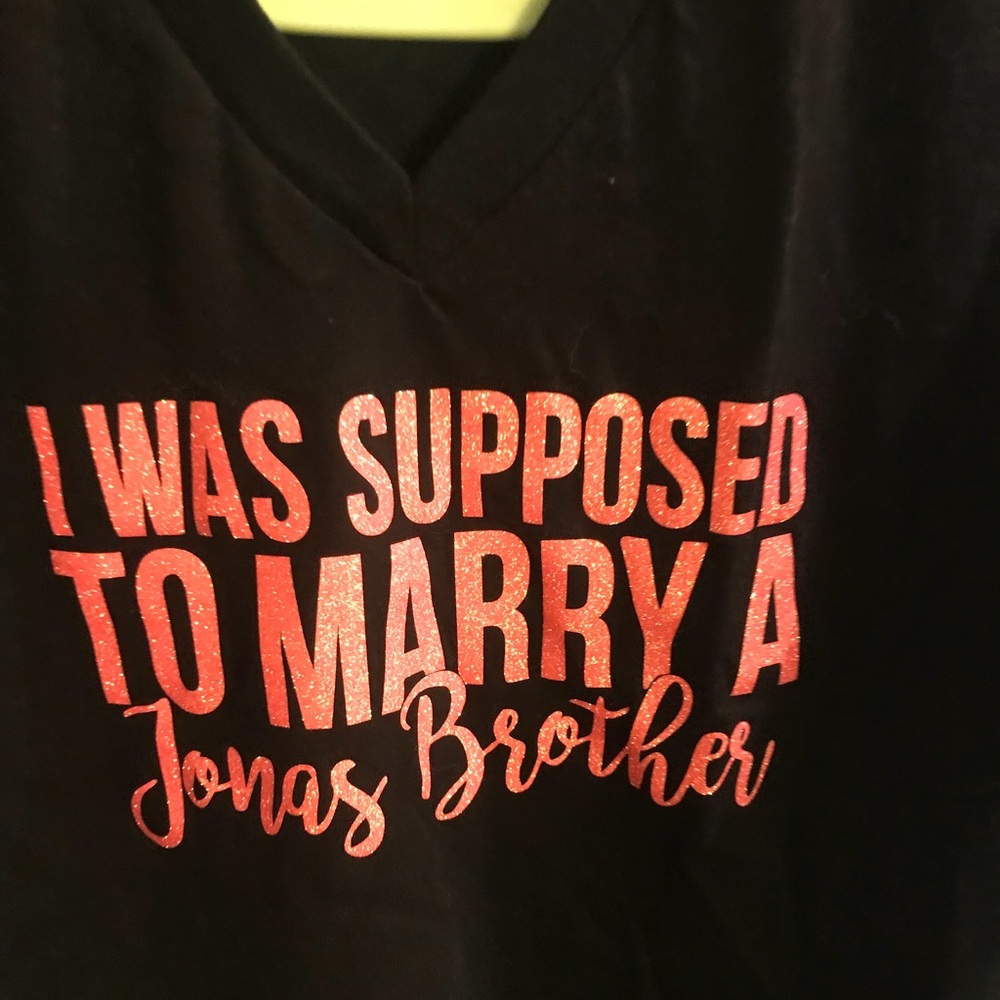 Jonas brothers T-shirt v neck